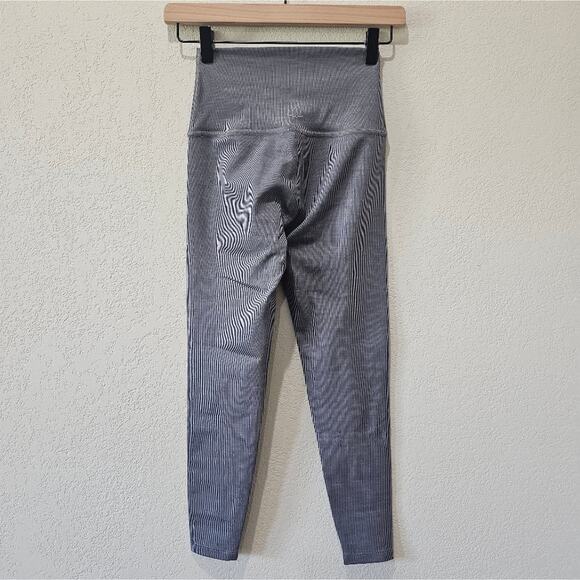 Beyond Yoga Grey Ribbed Legging Sz Small - Picture 5 of 7